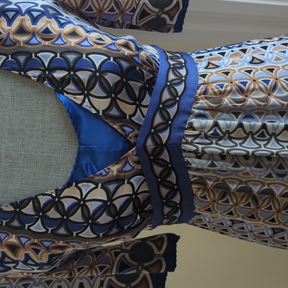 Elie Tahari 100% silk dress, XS - Picture 2 of 4